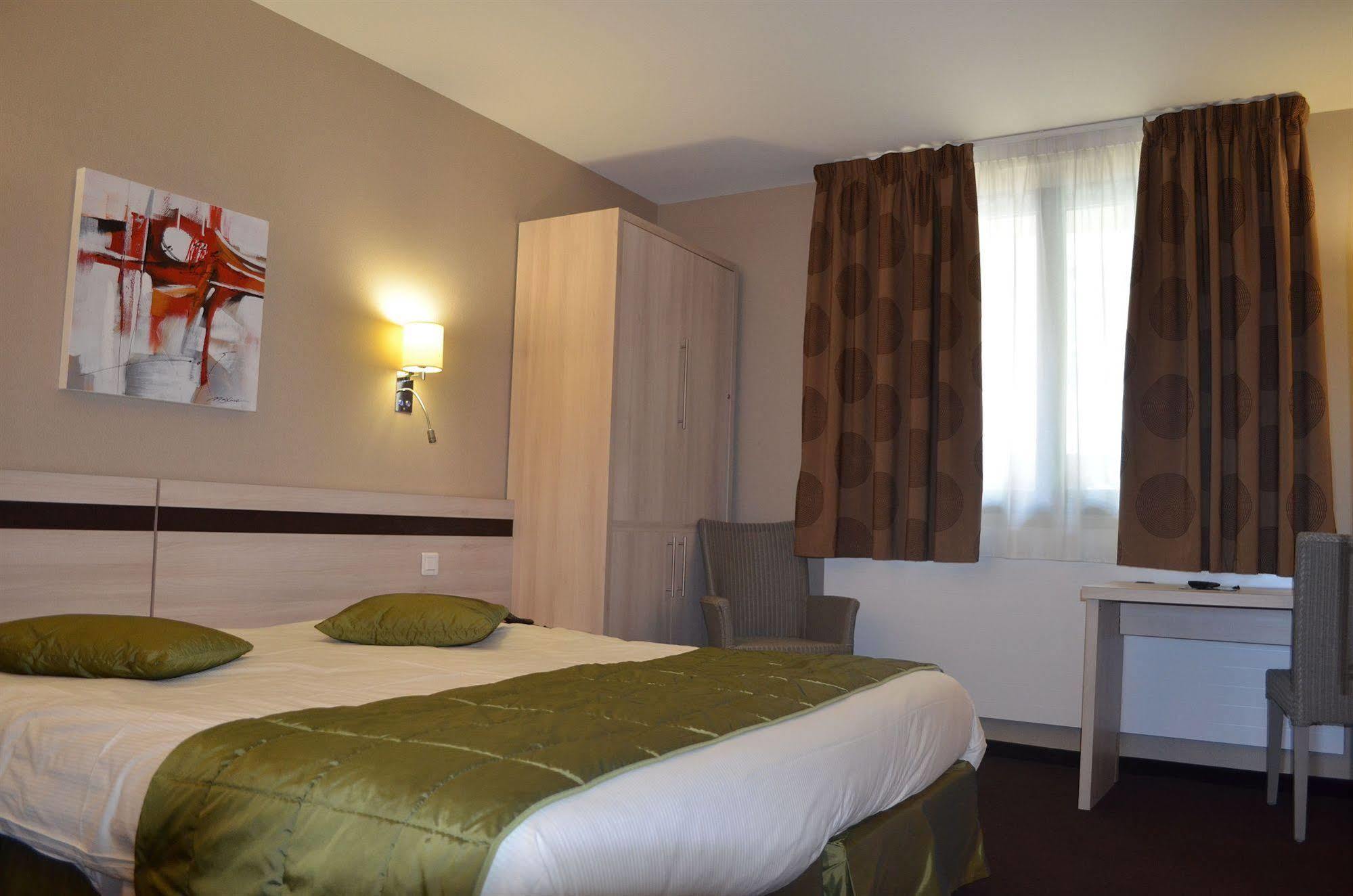 Park Hotel & Appartements Cholet Eksteriør billede